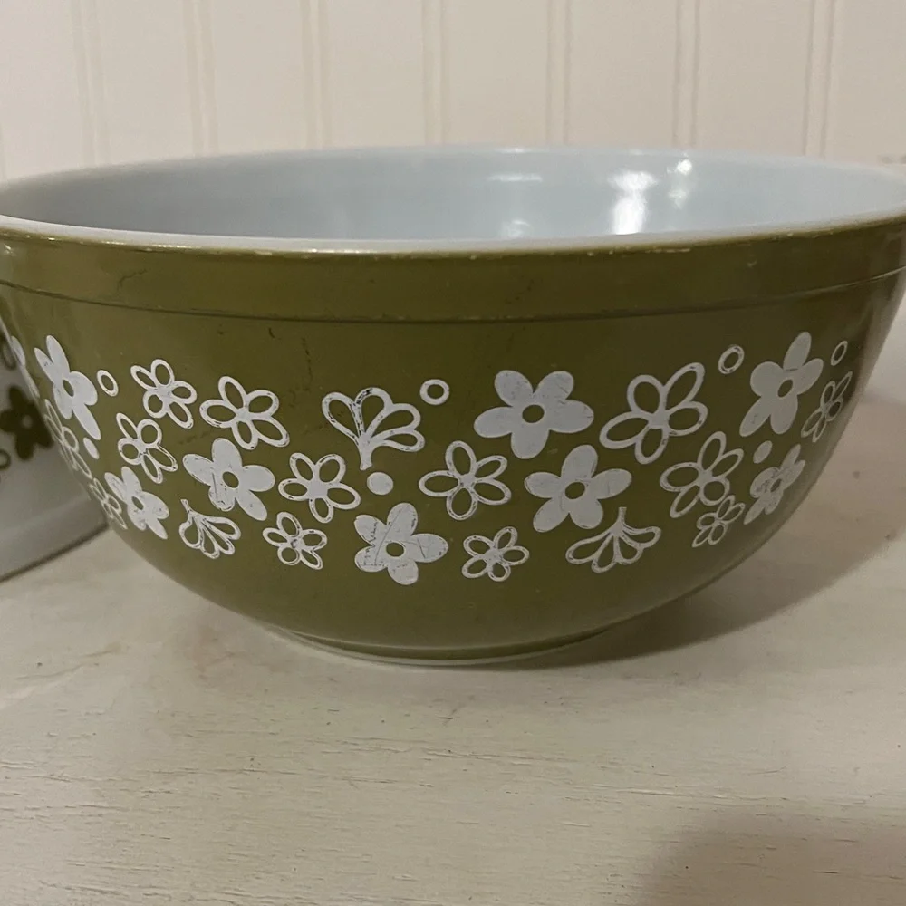 Pyrex Spring blossoms Crazy Daisy mixing bowl set 401 402 403 404